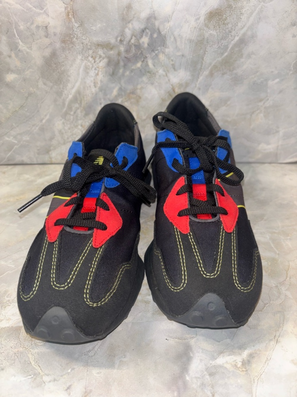 New Balance 327 size 6 Mens Black Blue Running shoes